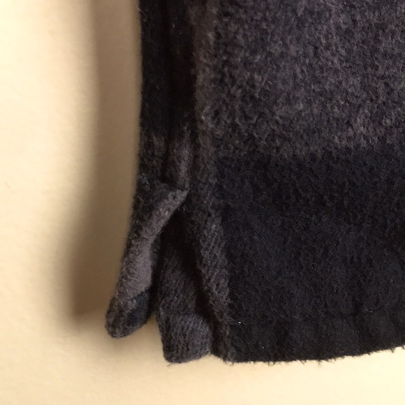 Abercrombie & Fitch Soft A&F Collection Women’s Thick Plaid Flannel Shacket - Picture 3 of 10